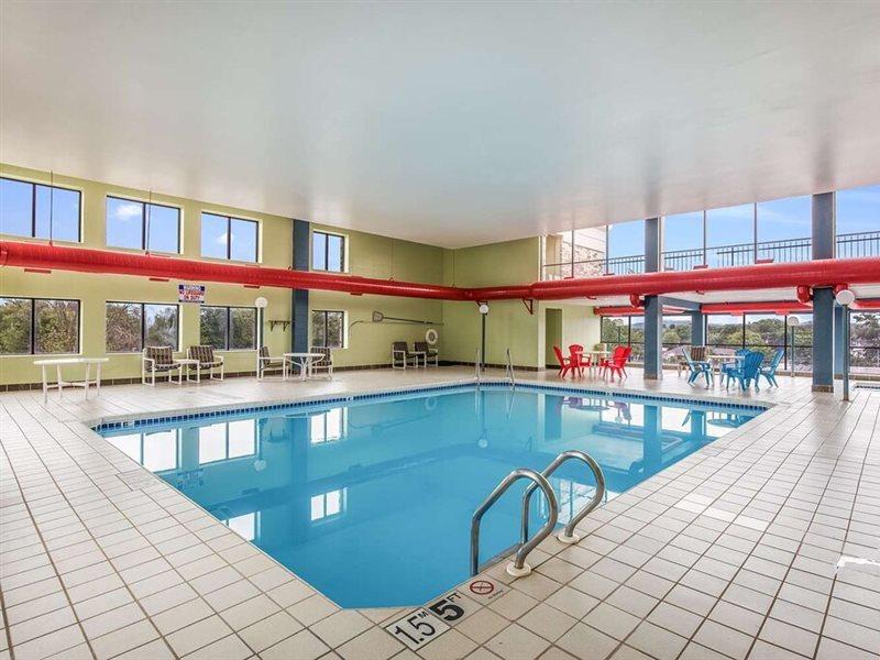 Clarion Hotel&Convention Center Baraboo Exterior foto