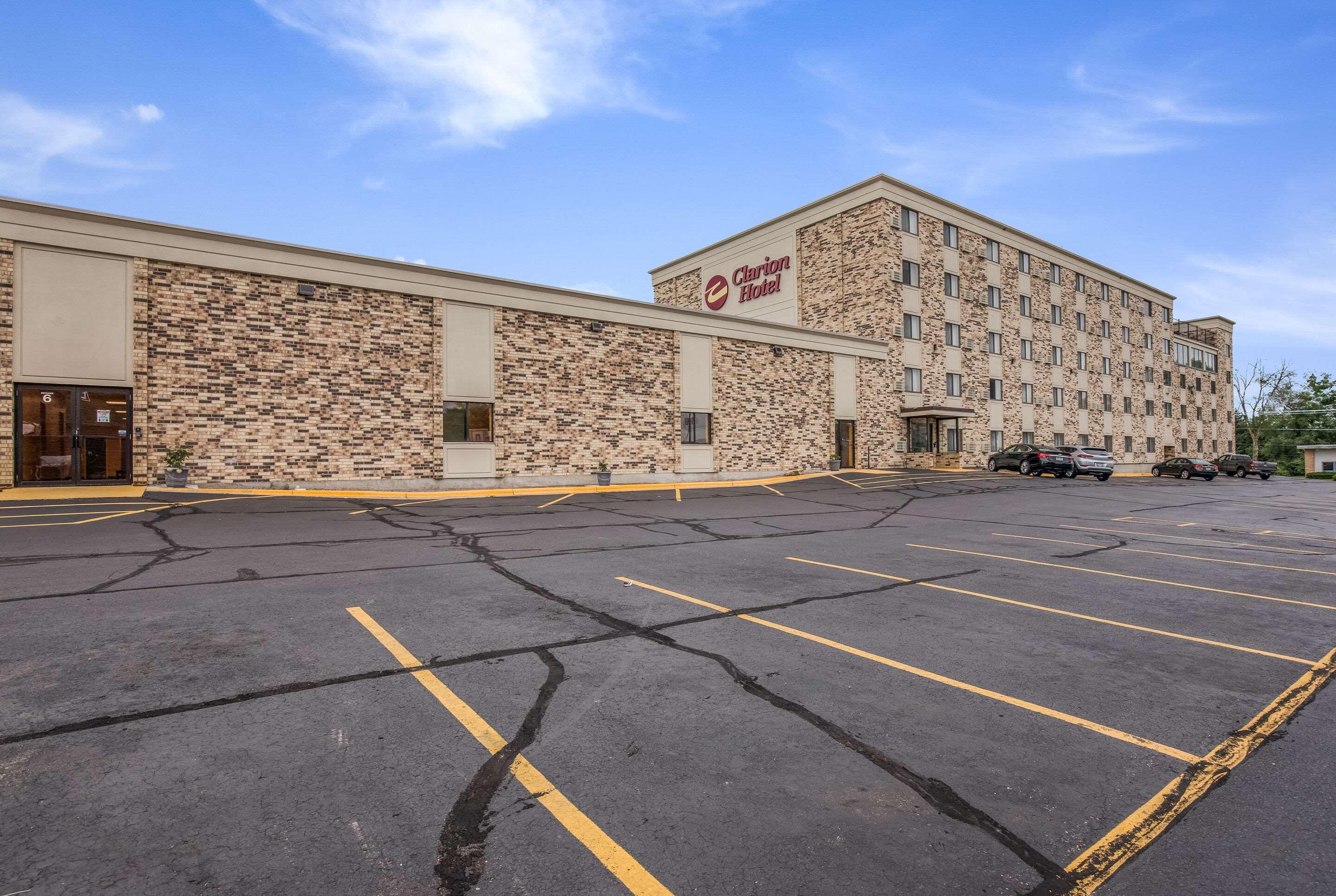 Clarion Hotel&Convention Center Baraboo Exterior foto